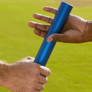 开云官方-跨界巅峰之战，科维托娃的网球荣耀与库里60分激战SKT，纪录之夜悬念迭起，跨界巅峰！科维托娃捧杯、库里60分、SKT激战共铸纪录之夜